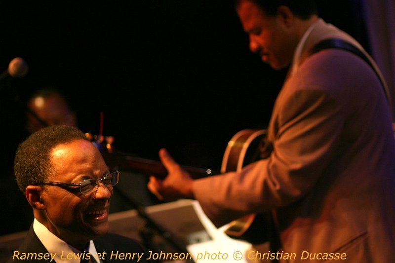 12-Ramsey.Lewis.Duc.Jul.11_byDucasse.4250.jpg - 8 juillet - Icône vivante  et prince de Chicago, le pianiste Ramsey Lewis livre un set de 1ère classe, face un public du Duc assez avisé. 