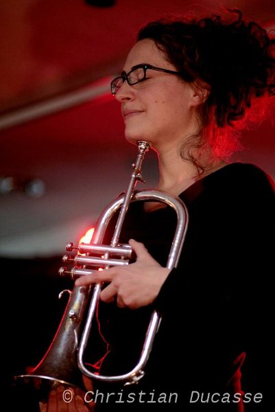 09-Besson-Airelle-Unesco2012_byDucasse_w.jpg - Airelle Besson une des heureuses apparitions de cette journée (au sein du quintet de Riccardo Del Fra). International Jazz Day à l'Unesco, Paris 27 avril 2012.