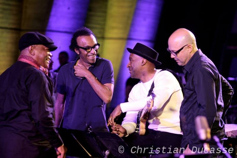 15-Masekela-Katche-Miller-Beasley_Unesco_avr2012_byDucasse_w.jpg - Répétition du concert de gala de l'International Jazz Day à l' Unesco. De gauche à droite : Hugh Masekela, Manu Katché, Marcus Miller et John Beasley (pianiste et directeur musical de la soirée) Paris 27 avril 2012.