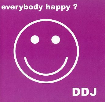 DDJ_EverybodyHappy_w050.jpg - DDJ : "Everybody happy ?""Don't worry, be happy !" c'était la bluette que chantait Bobby McFerrin. Ce disque n'a rien à voir avec une recueil de chansonnettes à l'eau de rose. C'est du lourd, du dur, du saignant. Ces trois jeunes musiciens fort sympathiques au demeurant, membres actifs du collectif Coax explorent les catacombes du son électrico acoustique sur bas rythmique taillée dans la masse. Courageux, voire gonflé ! Sticker : "Advisory, Explicit Content, Strong Music !"> Coax records - coax009ddj2 / www.collectifcoax.comBenjamin Dousteyssier : saxophone baryton / Julien Desprez : guitare / Yann Joussein : batterie 01. Intro / 02. Illitch / 03. Bien entendu / 04. Amok / 05. Happyness / 06. Beef / 07. caniche en location / 08. Liebe / 09. Eruptik / 10. Peace / 11. Rose des boiswww.collectifcoax.com