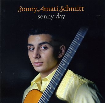 Schmitt-Sonny-Amati_SonnyDay_w039.jpg - Sonny Amati SCHMITT : " Sonny day"Le 8 août prochain, Sonny Amati, un des fils de Dorado Schmitt aura... 17 ans. "La valeur n'attend pas le nombre des années" et ça se vérifie à nouveau avec ce digne héritier de l'art manouche tel qu'il est perpétué dans la famille Schmitt.Avec son père et son frère Bronson auxquels s'ajoute le contrebassiste Xavier Mikq, Sonny Amati pose une pierre brillante sur le chemin initié par Django. La virtuosité n'est jamais clinquante et cette musique reste authentique, siincère et (osons !) émouvante.> Le Chant du Monde- 2742179 / Harmonia MundiSonny Amati Schmitt : guitare solo / Dorado Schmitt : cajôn, violon, guitare rythmique / Bronson Schmitt : guitare rythmique / Xavier Mikq : contrebasse01. Sonny day / 02. A nos amis corses / 03. Les copains d'abord / 04. For Grapelli / 05. Ballade à Montmartre / 06. Swano swing / 07. Ecoute mon cœur : 08. Rêve d'un soir / 09. Troublant boléro / 10. Dansons mademoiselle / 11. La vie / 12. For Schelli : 13. Swing 48 : 14. Une autre couleur / 15. Coquettewww;lechantdumonde.com