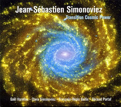 Simonoviez-jeanSebastien_Fransition_w048.jpg - Jean-Sébastien SIMONOVIEZ : " Transition Cosmic Power"Dans la famille Simonoviez, on a découvert la fille, Clara (et son joli hommage à Sinatra) et revoici le père, Jean-Sébastien pour un disque cosmique qui ne fait référence explicitement ni à Sun Ra, ni à... Jacques Cheminade ! Quoique Sun Ra, on pourrait y penser pour les voix et les chansons avec Gaël Horellou dans le rôle allumé de Marshall Allen ? Cette musique est plus sage que cela et fort sympathique au demeurant car entendre chanter, swinguer, jouer, jouer, jouer... Ce n'est plus si courant de nos jours.Un disque très "sympa" (et plus que cela) pour prendre une peu de distance avec le matérialisme ambiant.> Black & BlueBB 724 2 / SocaDiscJean – Sébastien Simonoviez : piano, voix, compositions, arrangements / Clara Simonoviez : voix / François- Régis Gallix : contrebasse / Gaël Horellou : saxophone alto / Géraud Portal : batterie 01. Power of light / 02. Pharoah Song / 03. Le jeu ( la logique) / 04. la voie / 05. Love is the only way / 06. T.P.C / 07. Paix ( deeply )www.simonoviez.com/transition.htm