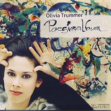 TrummerOlivia_Poesiealbum_w.jpg - Olivia TRUMMER : "Poesiealbum" Une heureuse découverte que cette pianiste-chanteuse allemande de 26 ans qui s'est déjà confrontée à de grands noms du jazz mais choisit ici de chanter dans sa langue maternelle (et non en anglais comme dans le précédent album : "Nobody Knows"). Ce disque très poétique et joyeux met en valeur la voix d'Olivia ainsi que son jeu de piano qui s'est nourri de culture classique. On se laisse charmer par les mélodies souvent influencées par la culture populaire germanique et le contraste voix/trombone qui sort un peu de "l'ordinaire" du jazz vocal ! - Olivia Trummer : piano, Fender Rhodes, voice / Johannes Lauer : trombone / Martin Gjakonovski : contrebasse / Bodek Janke : batterie, percussion - NeuKlang NCD4061 / Codaex - 01. Meer ohne Wasser / 02. Requiem / 03. Es ist windig heut' / 04. 500 Millionen / 05. Für ein Lächeln / 06. Stehaufmännchen / 07. Ohne Winter / 08. Verrückt / 09. Die Liebe - http://www.bauerstudios.de/de/data/shop/6349/ncd4061.html