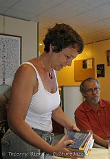 Capucine Ollivier gère aussi le stock des disques du Label-Durance... 