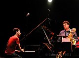 Giovavnni Guidi (piano) et David Brutti (sax basse) dans l'Unknown Rebel Band. Au Mans le 13 mai 2011.
