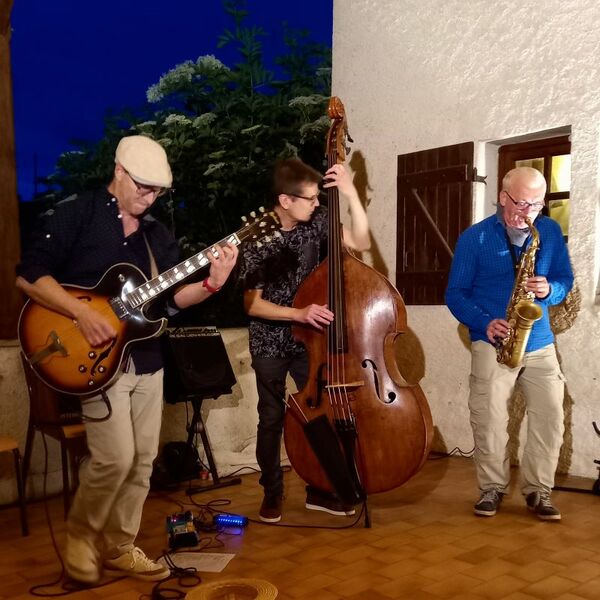 Thelonious et Charles à l'apéro (jazz dans la cambrousse)