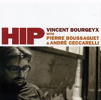 Bourgeyx-Vincent-Trio_w020.jpg - Vincent BOURGEYX : " HIP"Le pianiste Vincent Bourgeyx réussit là où tant de pianistes actuels échouent : il swingue ! Oui, ce n'est pas si fréquent de nos jours où beaucoup cherchent à marier la carpe et le lapin, le ternaire et le binaire, le lourd et des ornements maniérés. Lui convoque deux valeurs sûres Dédé Ceccarelli et Pierre Boussaguet et entame une partie de jazz endiablée avec toutes les fantaisies que permet le métier quand il est au service de l'art.Même si V. Bourgeyx peut aussi explorer des voies plus "actuelles", il démontre dans ce disque que le jazz ludique, mélodique, dansant, chaleureux et léger est une musique merveilleuse dès lors qu'elle est servie par des gens de cœur... au talent indiscutable.Encore une belle réalisation sur le label espagnol de Jordi Pujol, Fresh Sound, dans la série New talent.> Fresh Sound Records - FSNT 390 / D.L B- 9379/12 / SGAE / SocaDiscVincent Bourgeyx : piano / Pierre Boussaguet : contrebasse / André Ceccarelli : batterie01.Daahoud / 02. For Françoise / 03. Kafka's nightmare / 04. Zig zag / 05. Prélude to a kiss / 06. Shoe now / 07. Blue forest / 08. Renaissance / 09. Our love is here to stay / 10. in the wee small hours of the morning /11. Triste : 12. I'll be seeing youwww;vincentbourgeyx.net