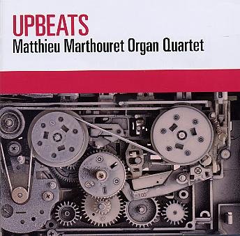 Marthouret-Matthieu-Quartet_Upbeats_w.jpg - Matthieu MARTHOURET : "Upbeats"Tranquillement mais sûrement, Matthieu Marthouret continue d'imposer sa voix dans le petit monde pas toujours très inventif de l'orgue Hammond. Avec "Upbeats", il présente un projet très abouti qui a su séduire le label allemand DoubleMoon. M. Marthouret peut ainsi disposer de bonnes conditions pour promouvoir et faire aimer cette équipe qui joue avec beaucoup de cœur et d'enthousiasme une musique fraîche, tonique, inventive sans trop s'éloigner des repères harmoniques et rythmiques qui l'équilibrent.Après l'album Playground (2009 - http://www.culturejazz.fr/spip.php?article1289#marthouret), cette nouvelle étape annonce aussi l'évolution du quartet puisque les fidèles D. Prez et S. Zerafa sont relayés par N. Kummert et M. Fougères. Pour autant, l'ensemble conserve une cohésion autour d'un leader qui évite les clichés liés à un instrument délicat à maîtriser. Réussi !Double Moon Records DMCHR 71104 - LC01221 / Intégral MusiqueMatthieu Marthouret : compositions, orgue Hammond / Nicolas Kummert : saxophone ténor et voix / David Prez : saxophone ténor / Sandro Zerafa, Maxime Fougères : guitare / Manuel Franchi : batterie / David Fettmann : saxophone alto01. Spring bossa / 02. 564 : 03. Kairos / 04. Bends / 05. Prélude : 06. Upbeats / 07. The tree of the backyards / 08. The weird Monk / 09. Inconstant loopwww.doublemoon.de/www.matthieumarthouret