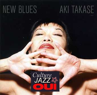 Takase-Aki_NewBlues_w001.jpg - Aki TAKASE : "New Blues"Pianiste d'origine japonaise, Aki Takase réside en Allemagne. Elle a tissé des liens, de longue date, avec la grande familles des improvisateurs européens. Jean Buzelin évoquait en ce début 2012 son travail en duo avec Han Bennink (http://www.culturejazz.fr/spip.php?article1787#takase) et voilà que le label Yellowbird (filiale d'Enja) a la bonne idée de publier ce disque dans lequel elle présente un incroyable quintet dans lequel le guitariste, vocaliste polyinstrumentiste Eugene Chadbourne apporte son grain de folie douce.Enregistré à Munich en juin 2011, ce "New Blues" est un hommage aux maîtres fondateurs de l'histoire du jazz, en particulier Fats Waller, W.C. Handy et Jelly Roll Morton. Quelques pièces d'Aki Takase, pensées dans l'esprit du projet mais de forme plus contemporaines contribuent à donner à ce disque une touche actuelle qui prouve que le jazz vit et évolue en se nourrissant de l'héritage du passé.Excellent et décapant !Yellowbird YEB 7723-2 / Harmonia MundiAki Takase : piano, arrangement / Eugène Chadbourne : voix, banjo, guitare / Rudi Mahall : clarinette basse / Nils Wogram : trombone / Paul Lovens : batterie / Invité : Alexander Von Schlippenbach01. new blues by Aki Takase / 02. The joint is jumpin by Thomas «  Fats » Waller / 03. recyclable energy by Aki Takase / 04. Dr Jazz by melrose-Oliver / 05 ; So long knut by Aki Takase / 06. Jitterbug waltz by Thomas » Fats » Waller / 07. Wild cat blues by Thomas «  Fats » Waller / 08. Honey suckle rose by Thomas «  Fats » Waller / 09. Home Sweet home : Alpha  / 10.  Home Sweet home :Seven Eleven / 11.  Home Sweet home : Late Spring music / 12. Mr Jelly Lord music / 13. Memphis blues / 14 Take the a train / 15. Dead man blueswww.yellowbird-records.com / / www.aki-takase.de