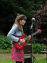 La guitariste Christelle Séry à Chinon le 2 juin 2024