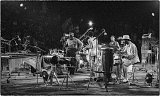 avec M'Boom Re-Percussion (Joe Chambers, Omar Clay, Warren Smith, Freddie Waits, Roach). Châteauvallon 1973