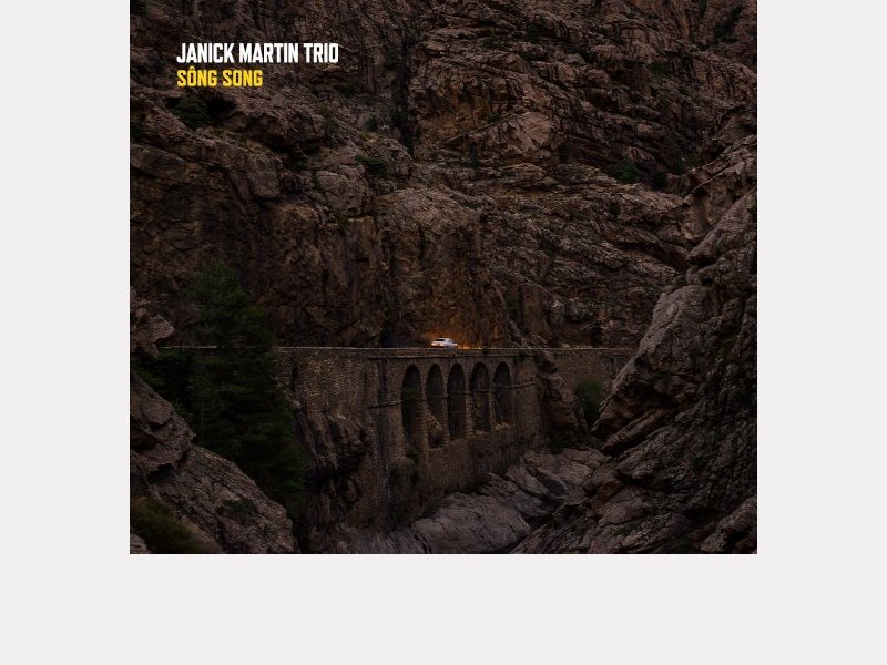 JANICK MARTIN TRIO . Sông Song