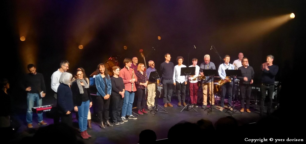 Frank et Franck sont dans un théâtre
