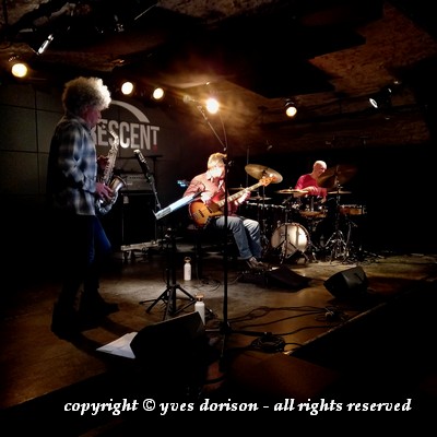 Aka Moon au Crescent