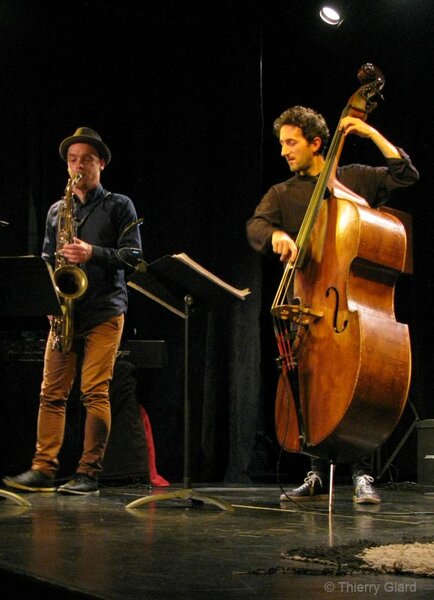 [Manche] Tétragone à la Haute-Ville et Leïla Olivesi dans les prés.