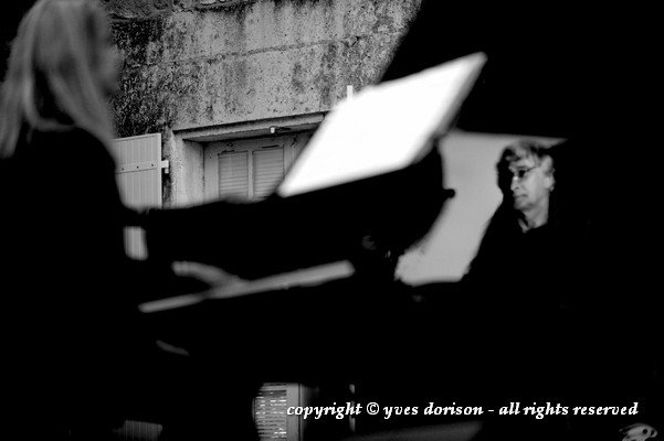 Le cul sur le foin par-delà les collines