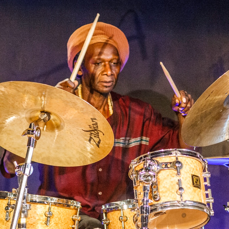 Un entretien avec Hamid Drake (2006)